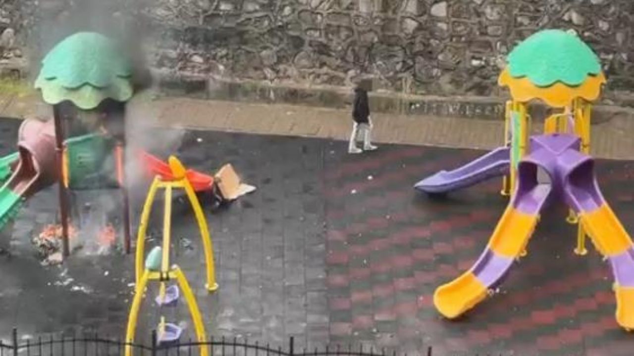 Üşüdüklerini Söylediler, Kaydırağı Ateşe Verdiler (3)