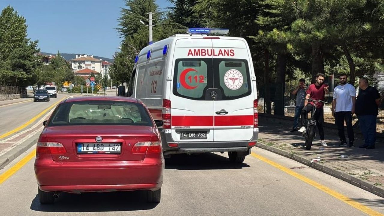 Yaya Geçidinde Otomobil Çarptı Yaşlı Adam Yaralandı (2)