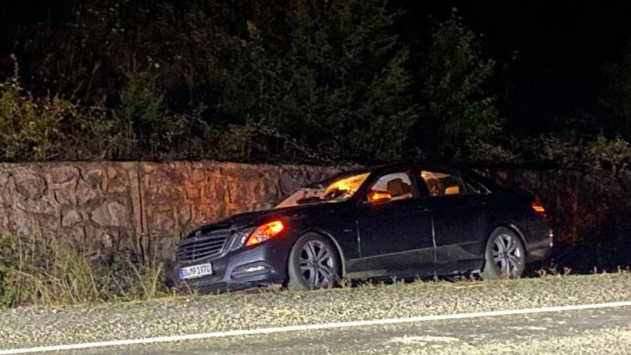 Yola Çıkan Ineğe Çarptı, Takla Attı 6 Kişi Yaralandı (1)-1
