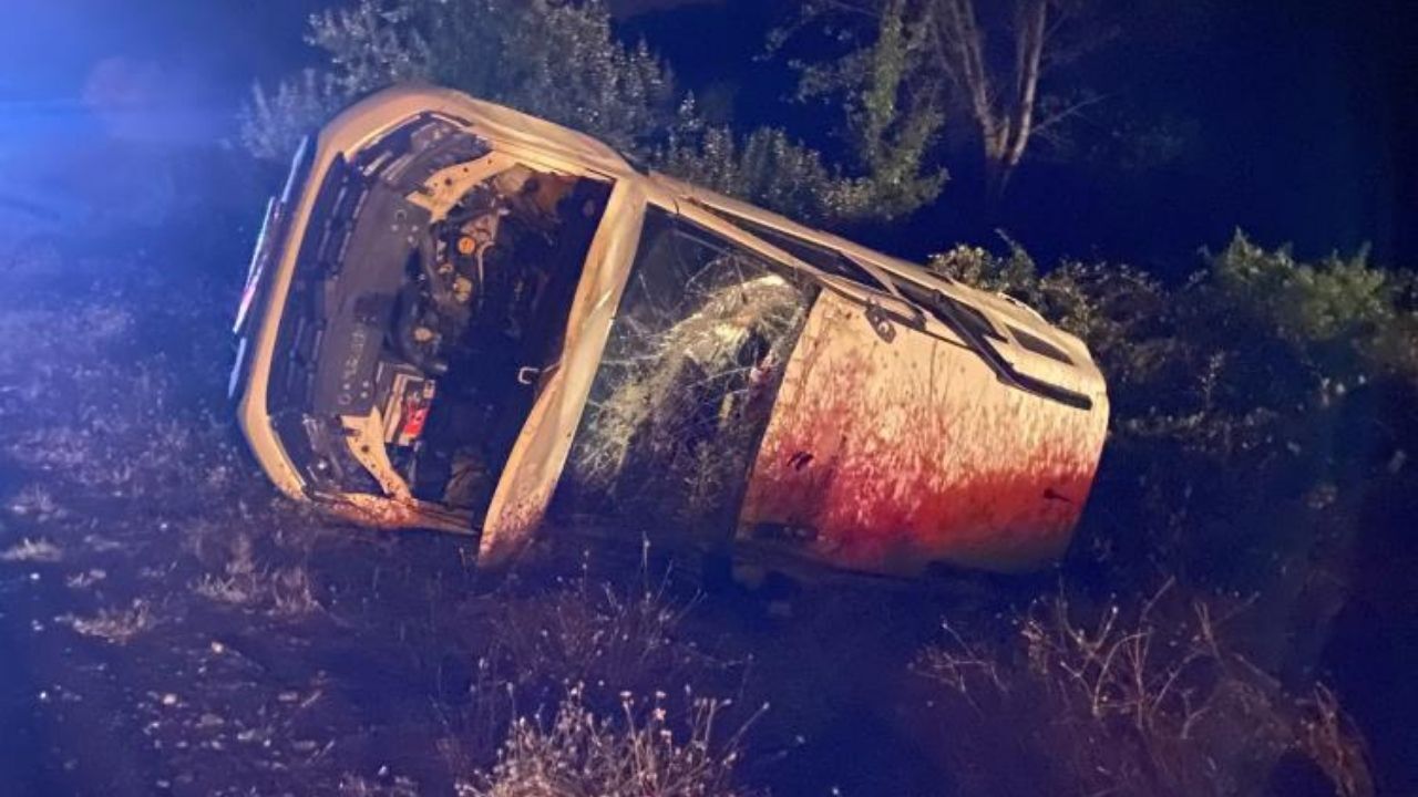 Yola Çıkan Ineğe Çarptı, Takla Attı 6 Kişi Yaralandı (2)