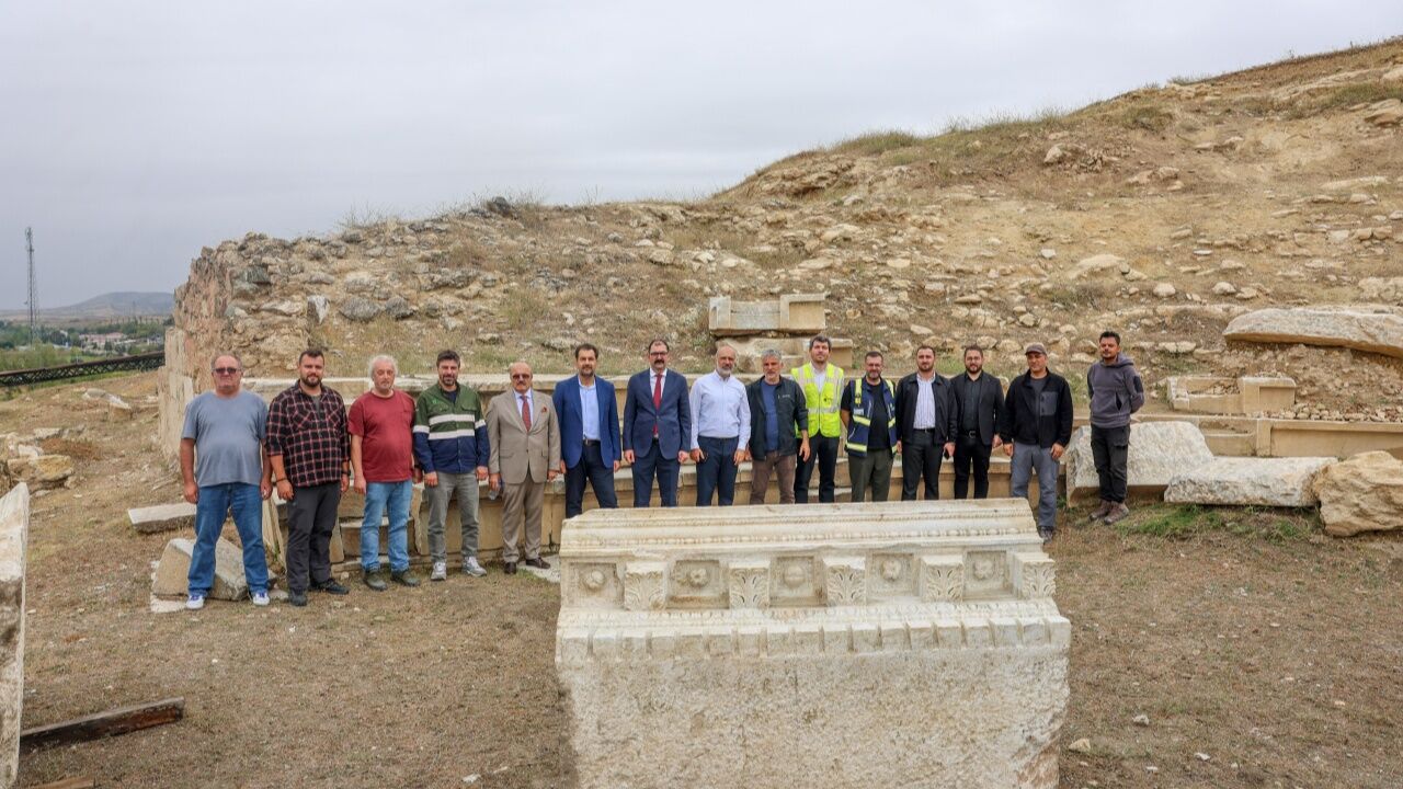 Acacia Maden Genel Müdürü Serdar Volkan, Pompeiopolis'te İncelemelerde Bulundu 1