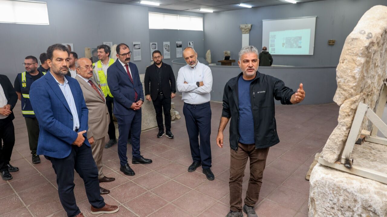Acacia Maden Genel Müdürü Serdar Volkan, Pompeiopolis'te İncelemelerde Bulundu 10