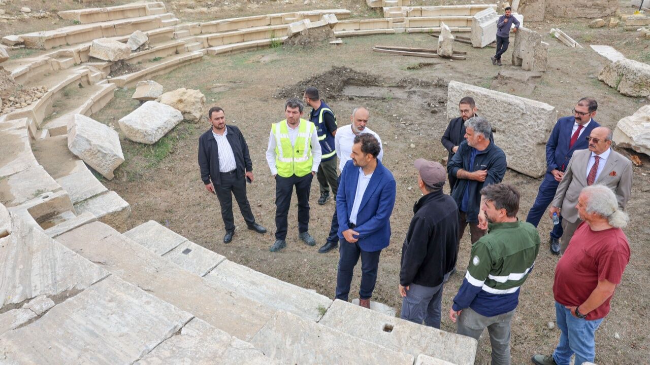 Acacia Maden Genel Müdürü Serdar Volkan, Pompeiopolis'te İncelemelerde Bulundu 6