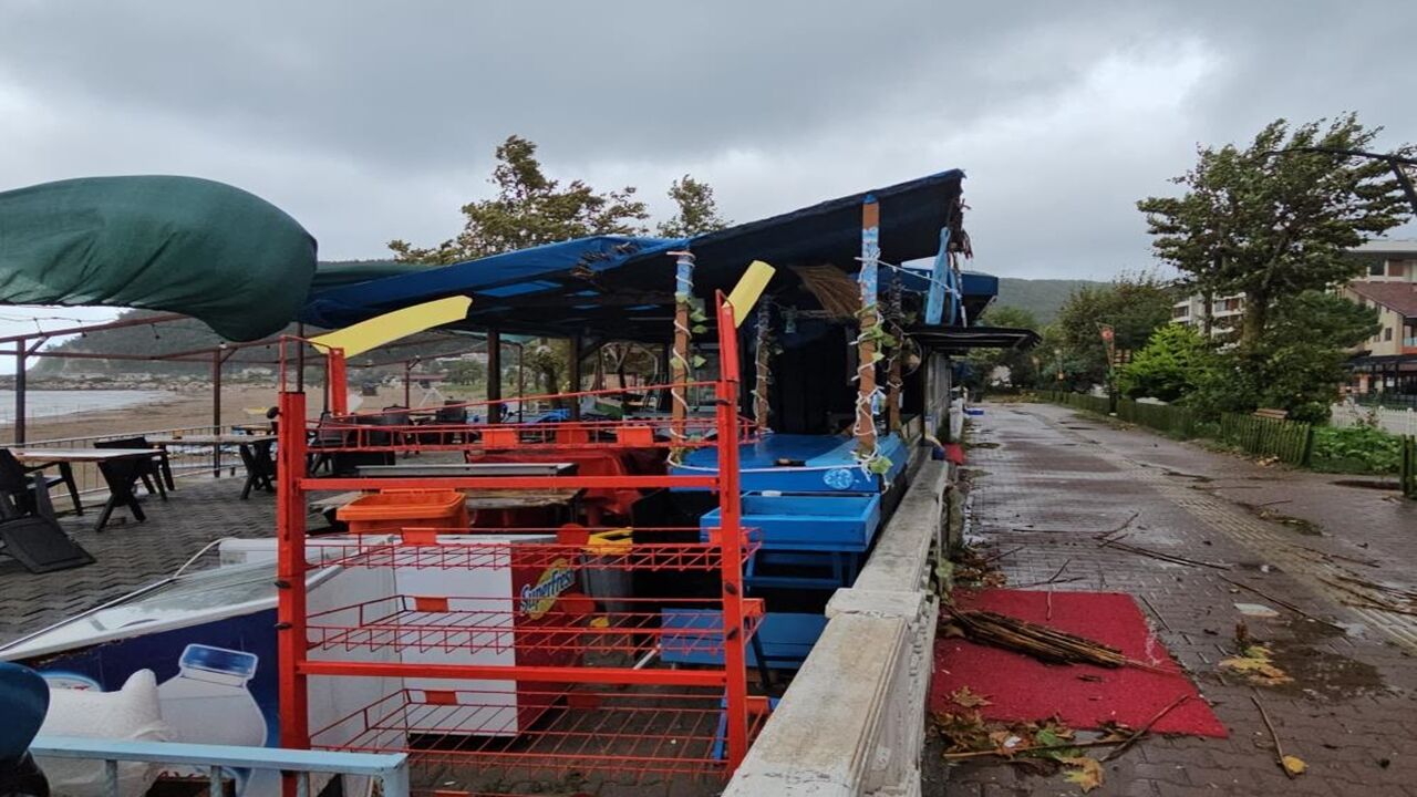 Cide Fırtına Yıktı (1)