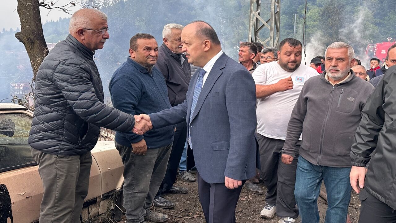 Deresökü Köyünde Yangın Felaket 11 Ev Son Görüntü Vali Röpor (1)