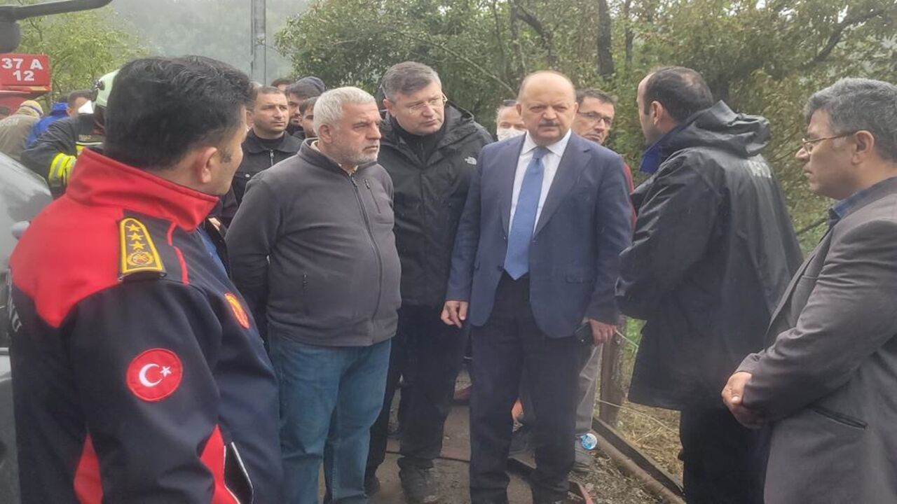 Deresökü Köyünde Yangın Felaket 11 Ev Son Görüntü Vali Röpor (3)