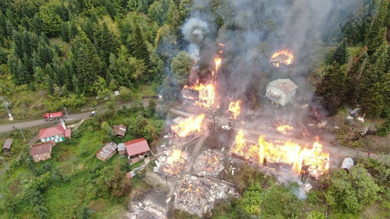 Deresökü Köyünde Yangın Felaket (2)
