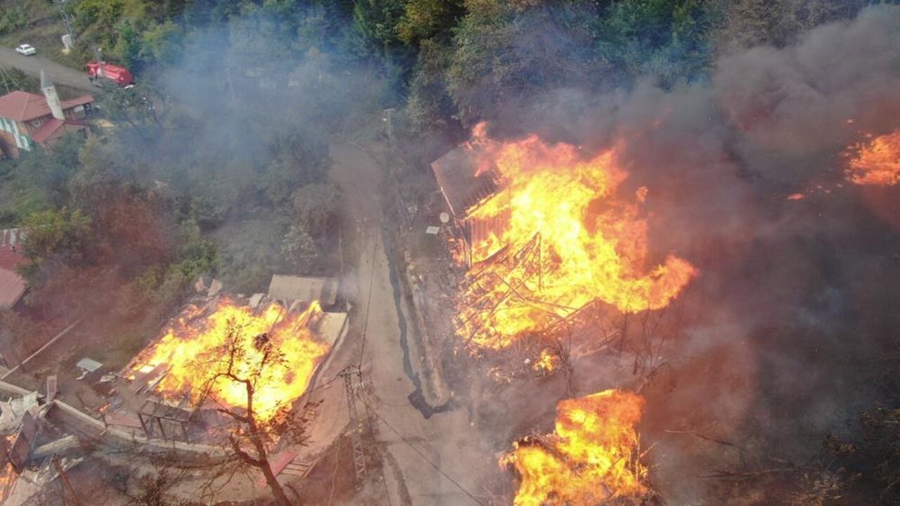 Deresökü Köyünde Yangın Felaket (3)