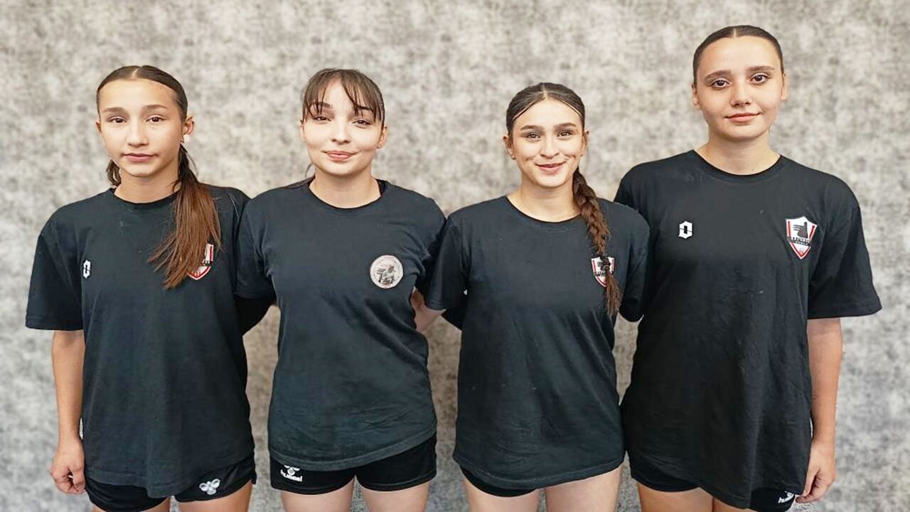 Dinamik Spor Kulübü Kadın Hentbol Takımı (2)