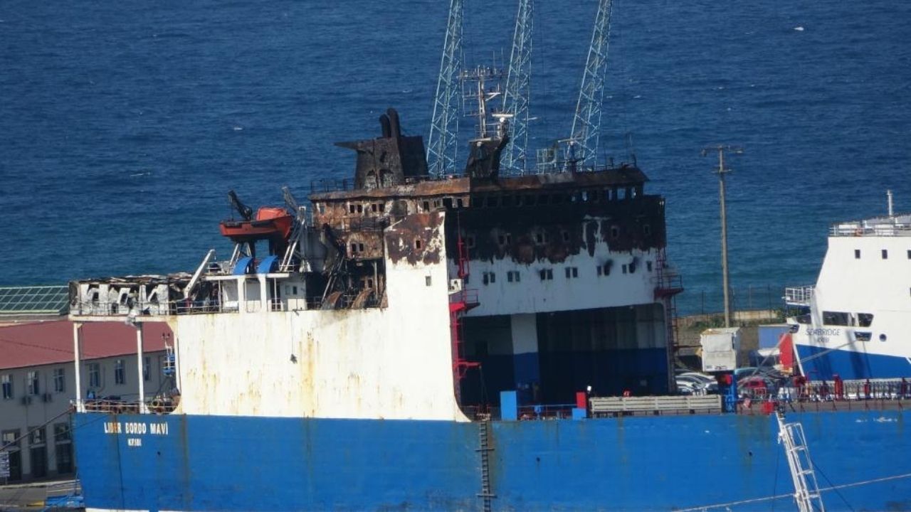 Dron Saldırısında Hasar Gören Gemi Trabzon’a Geldi (2)