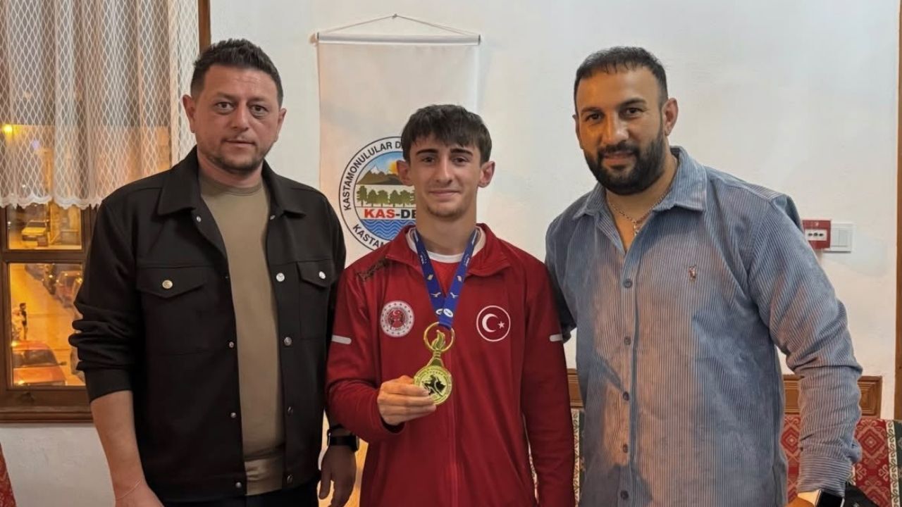 Dünya Şampiyonu Hamza’nın antrenöründen KAS-DER’e teşekkür