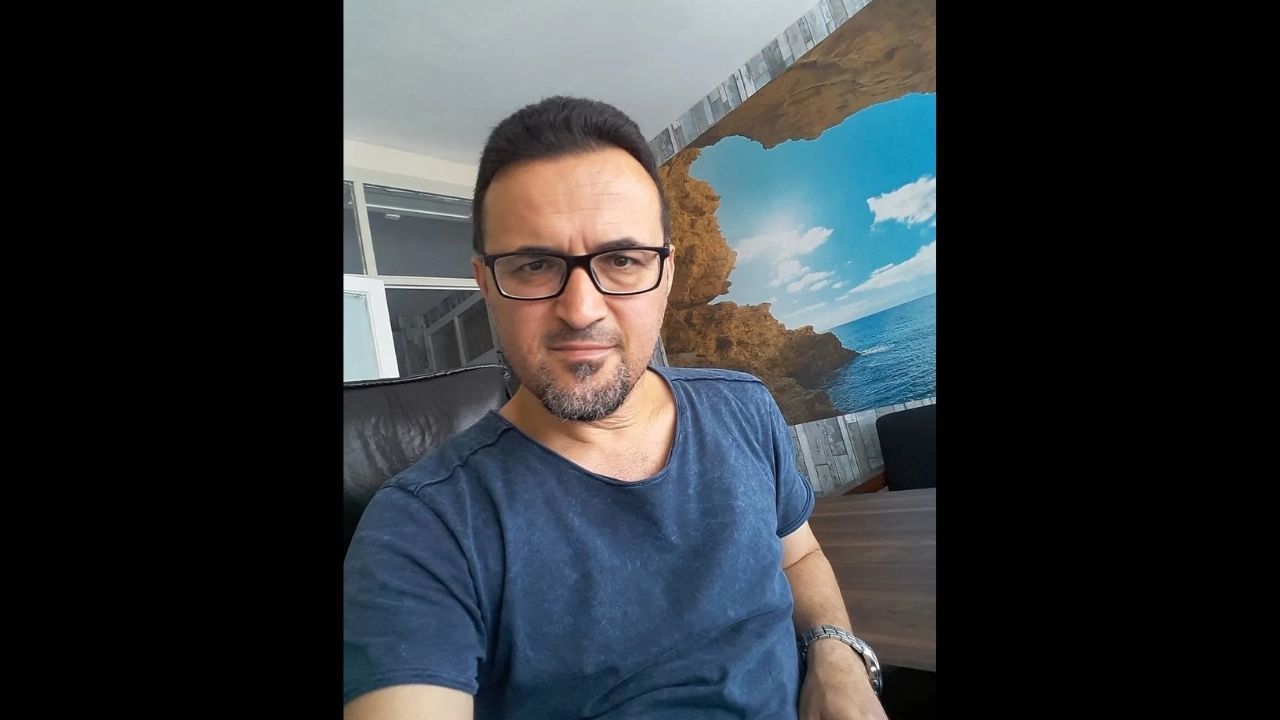 İzzet Güllü Kimdir?
