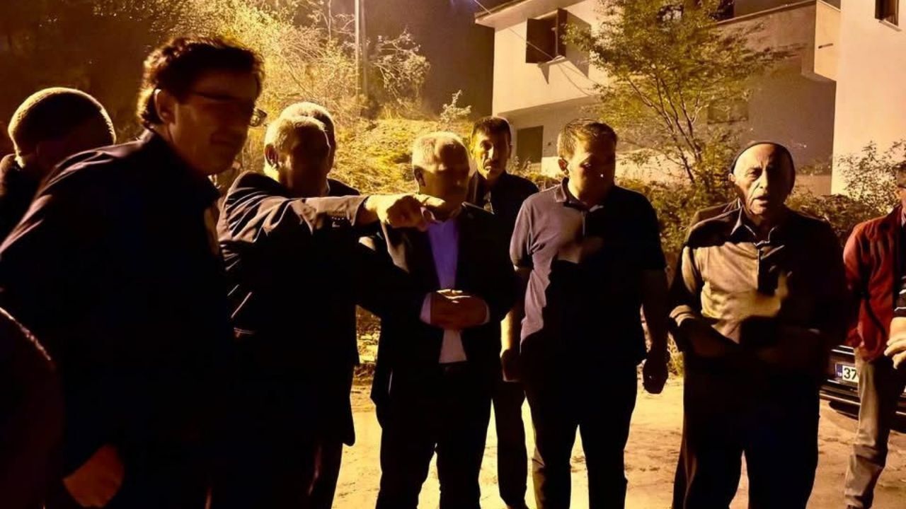 Kastamonu Milletvekili Halil Uluay Taşköprü’de Çöken Ev Için Destek Sözü Verdi (3)