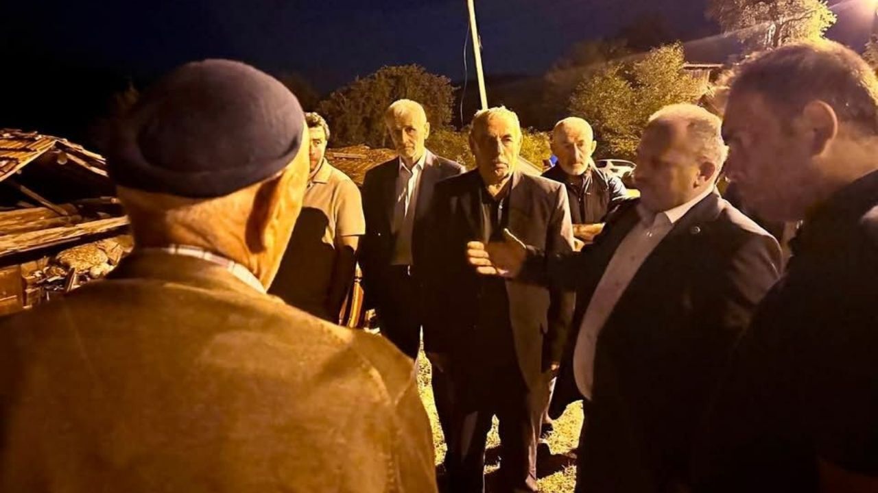 Kastamonu Milletvekili Halil Uluay Taşköprü’de Çöken Ev Için Destek Sözü Verdi (5)