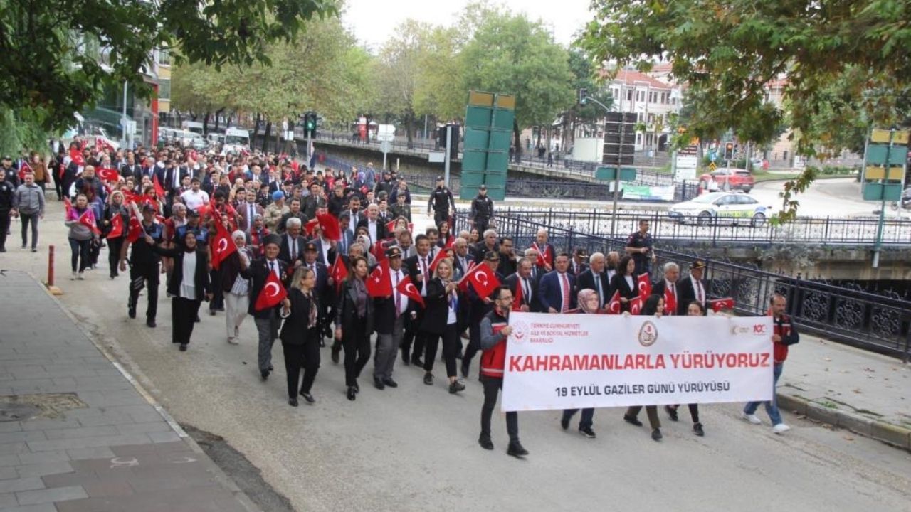 Kastamonu Sokaklarında Gaziler Günü Gururu (1)
