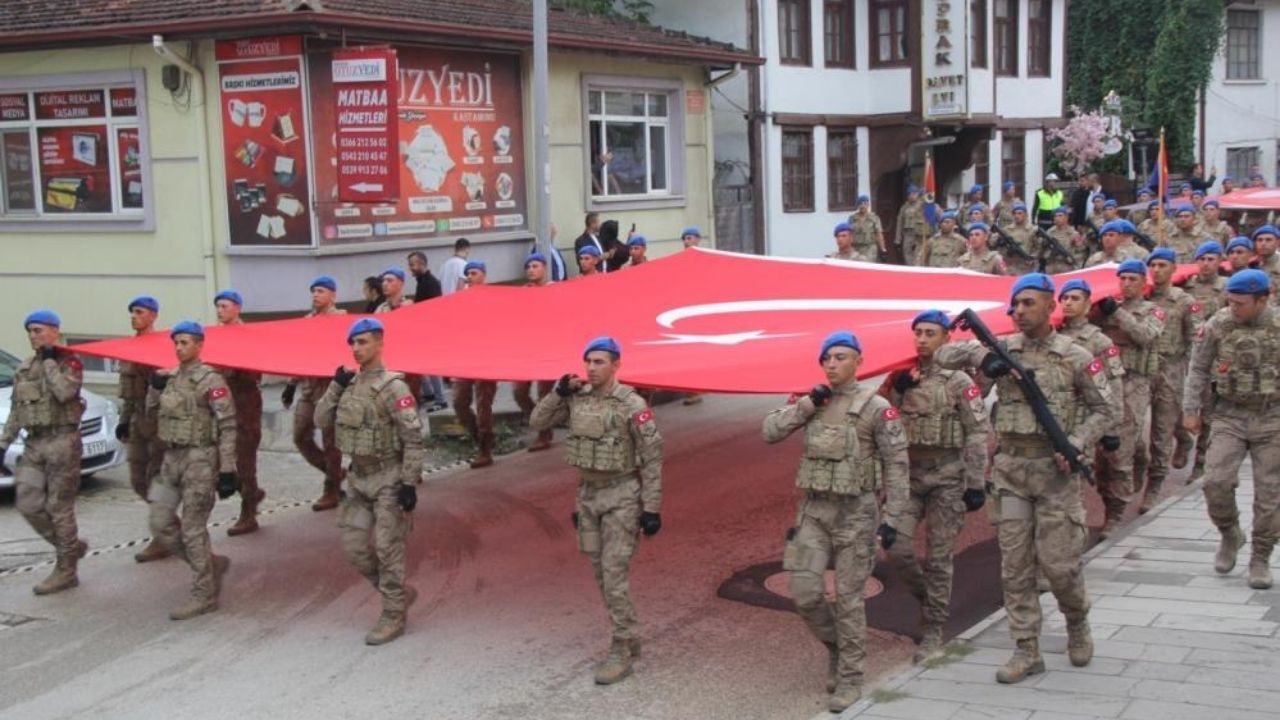 Kastamonu Sokaklarında Gaziler Günü Gururu (4)