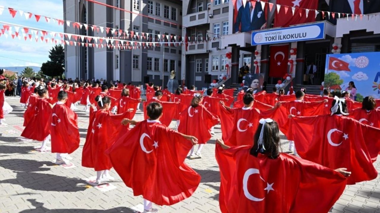 Kastamonu’da İlköğretim Haftası Öğrencilerin Gösterileriyle Kutlandı (1)
