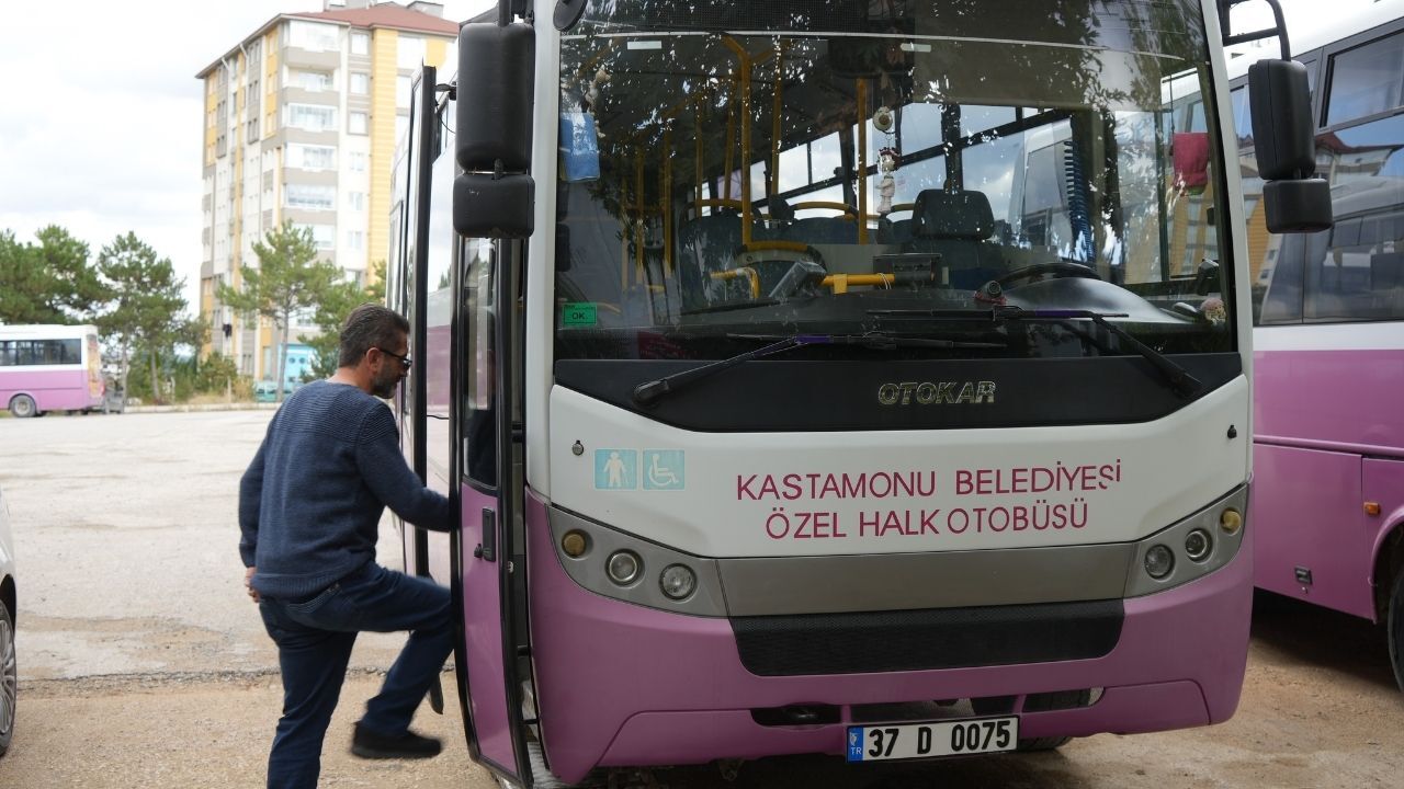 Kastamonu’da Otobüste Unutulan Para Dolu Çanta Sahibine Ulaştı (6)