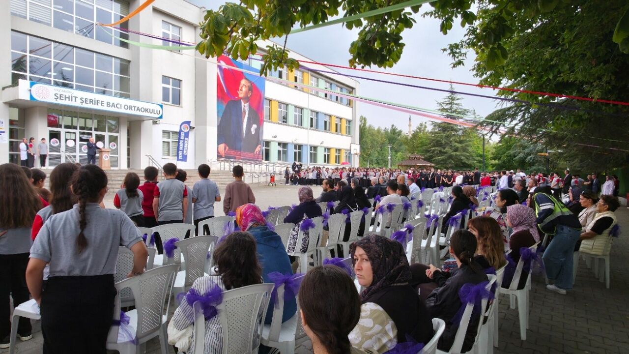 Kastamonu’da Şehit Şerife Bacı Ortaokulu 40 Yaşında 1