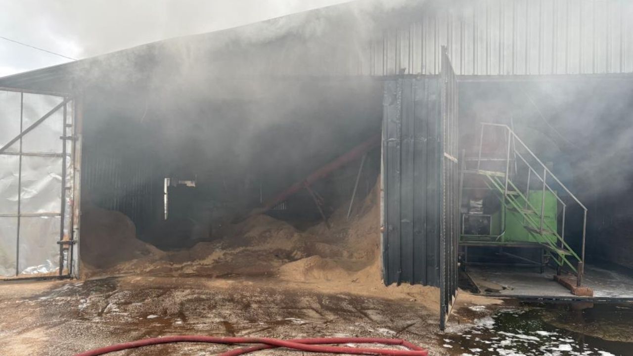 Kastamonu’da Süt Fabrikasında Alevler Yükseldi (4)