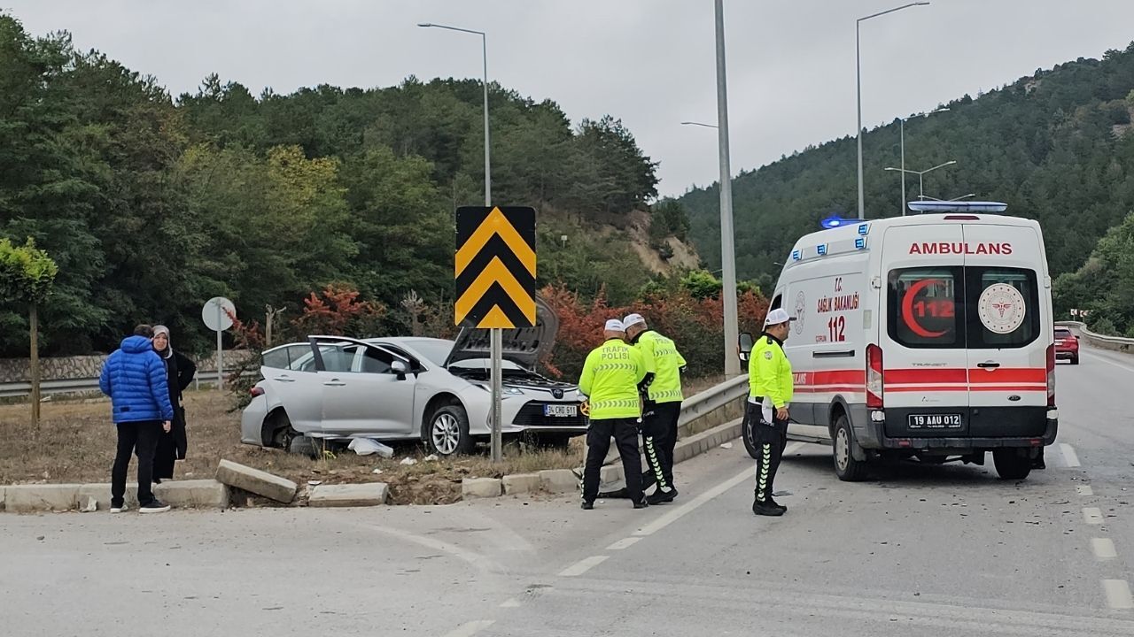 Kavşakta Çarpıştılar 3 Kişi Yaralandı (1)