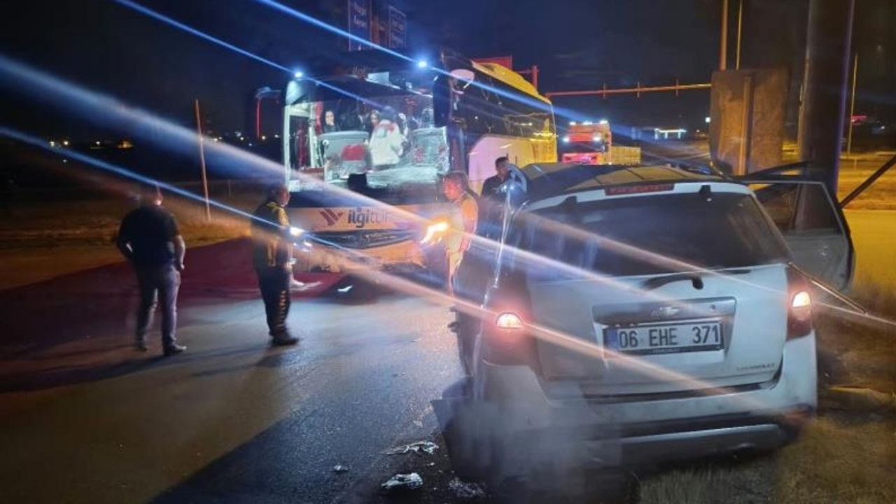 Kavşakta Cip Ile Tur Otobüsü Çarpıştı 2 Kişi Ağır Yaralandı (3)