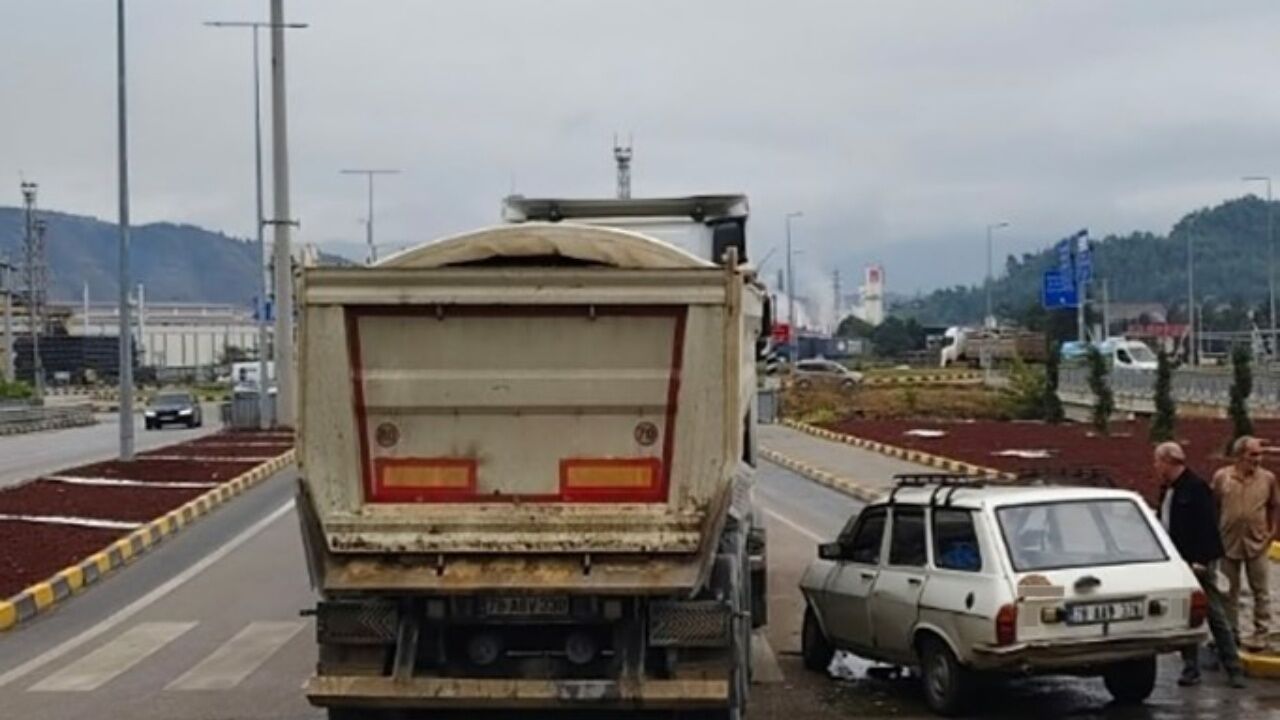 Komşu Ilde Kırmızı Işık Ihlali Kazaya Neden Oldu 2 Yaralı 1