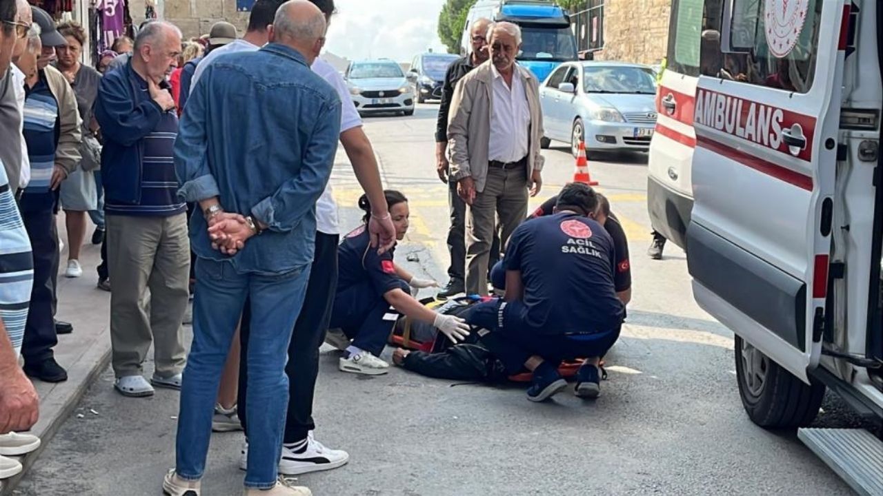 Komşuda Feci Olay Kriz Geçiren Genç Seyir Halindeki Otomobile Çarptı (2)