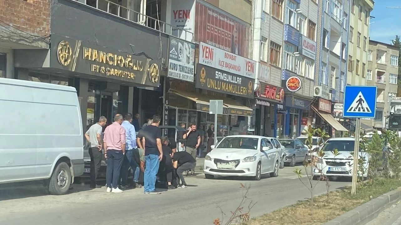 Komşuda otomobilin çarptığı yaşlı kadın yaralandı