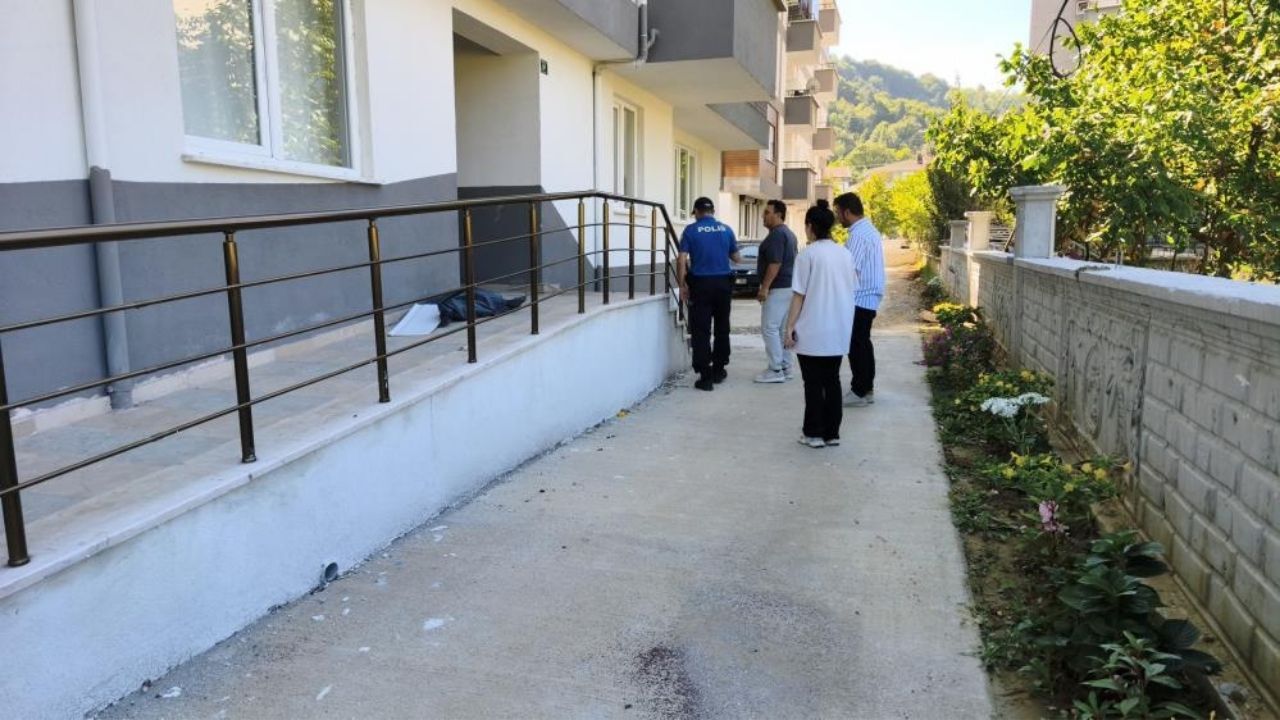 Komşuda Vicdanları Yaralayan Olay Sokak Köpeğini Vurdular (1)