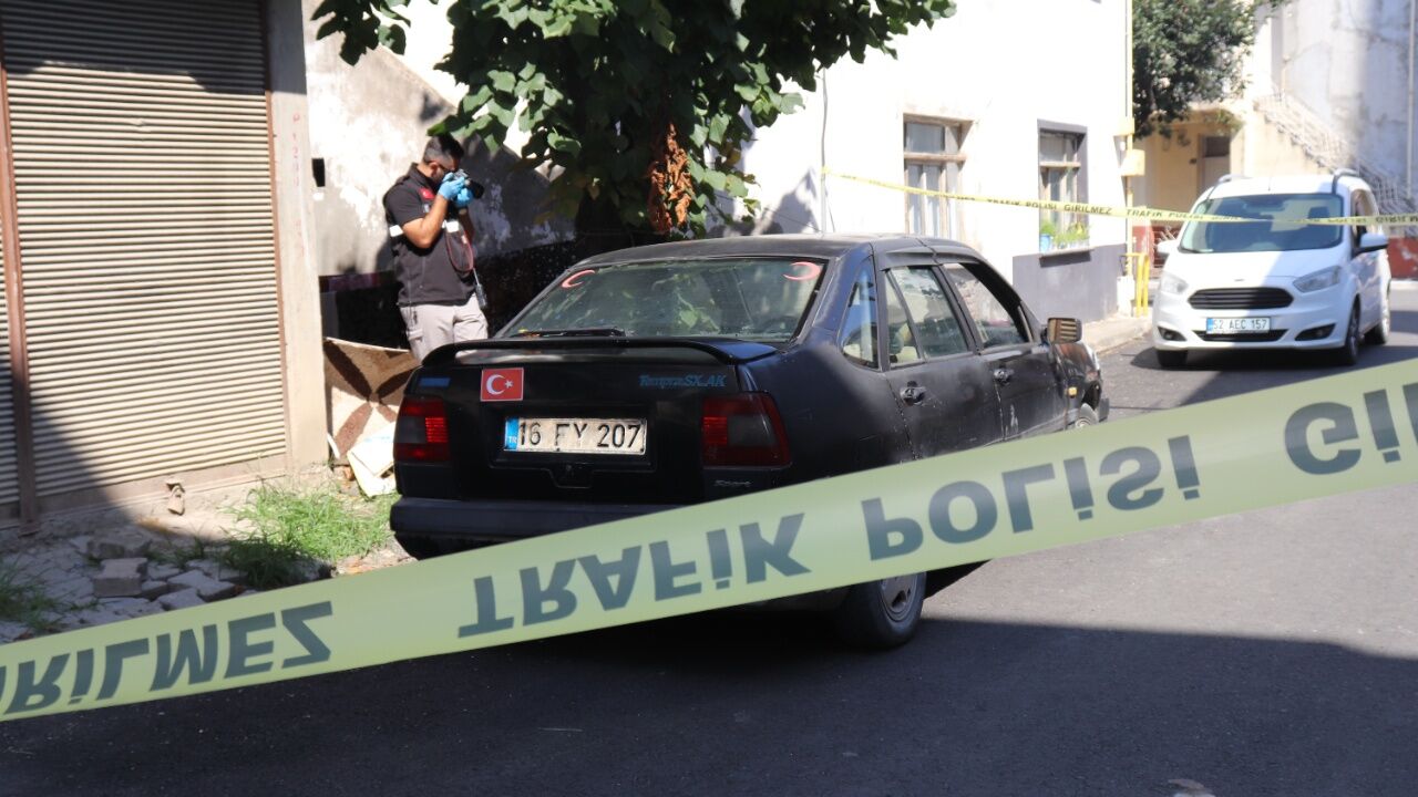 Otomobilde Ölü Bulundu! Yanındaki Detay Dikkat Çekti