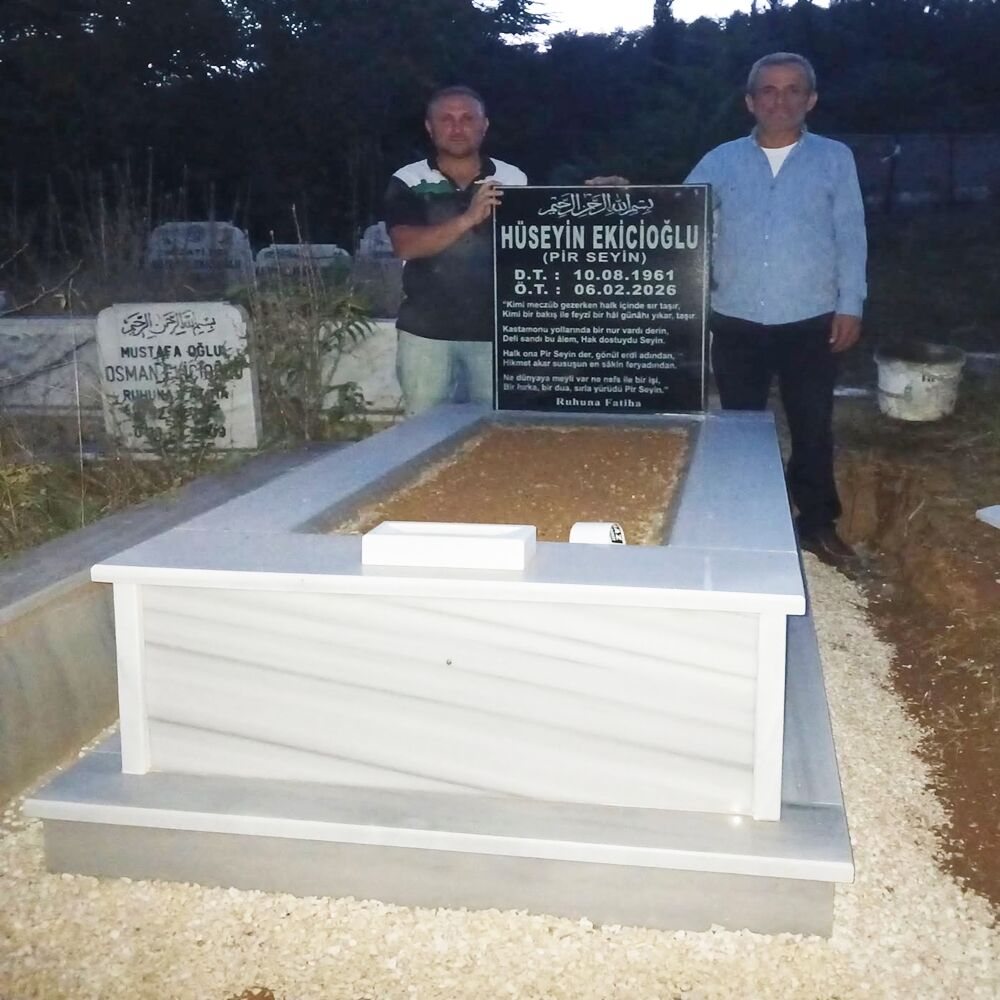 Pır Seyinin Mezar Taşı (1)