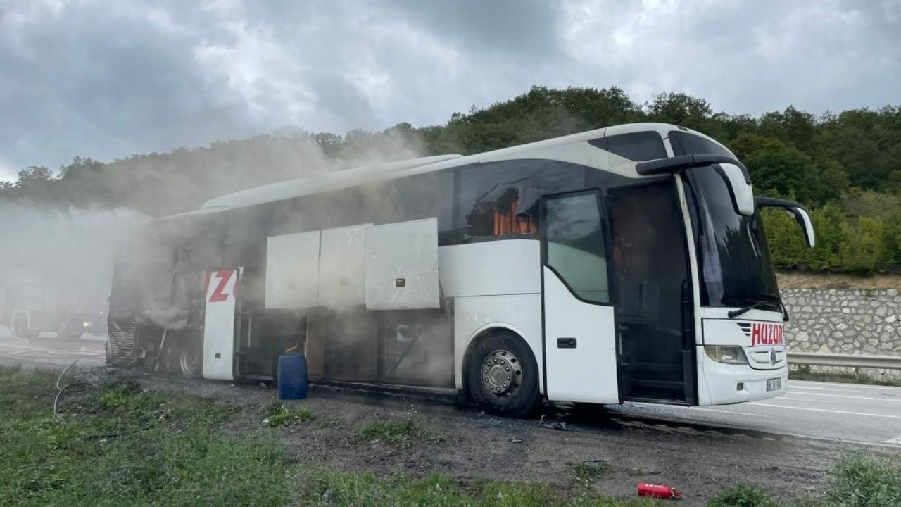 Seyir Halindeki Yolcu Otobüsü Alev Aldı (3)
