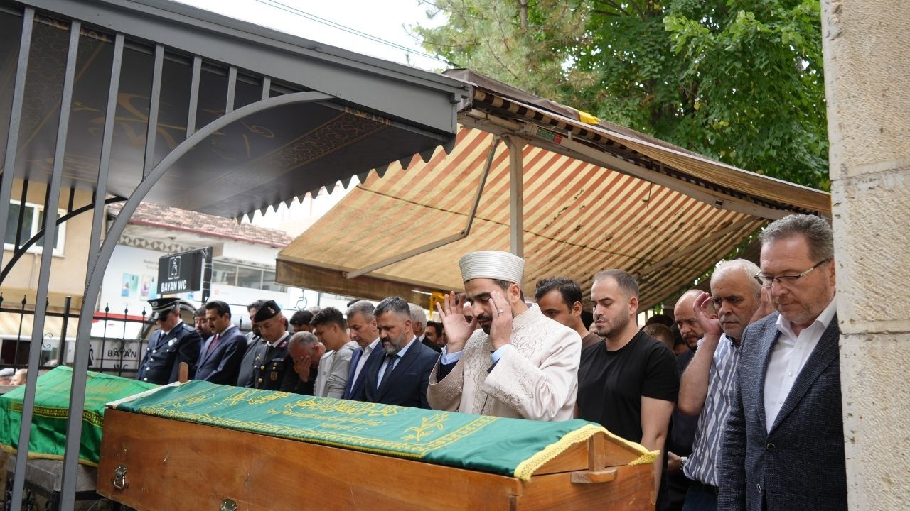 Silahlı Saldırıda Öldürülen Kuyumcu Kastamonu’da Toprağa Verildi (2)