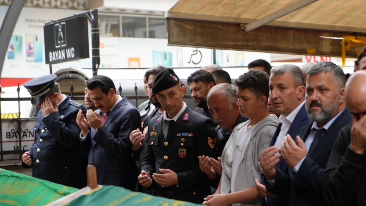 Silahlı Saldırıda Öldürülen Kuyumcu Kastamonu’da Toprağa Verildi (4)