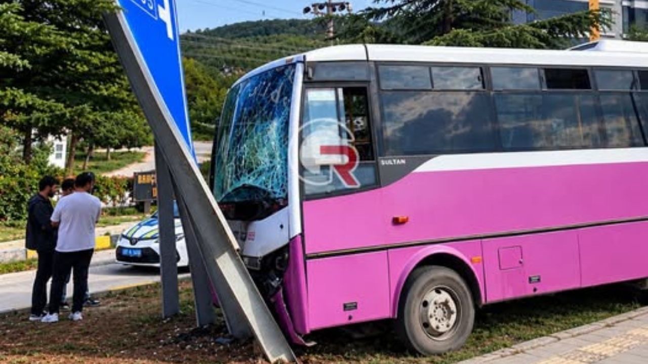 Son dakika! Kastamonu’da halk otobüsü refüje çıktı: 1 yaralı