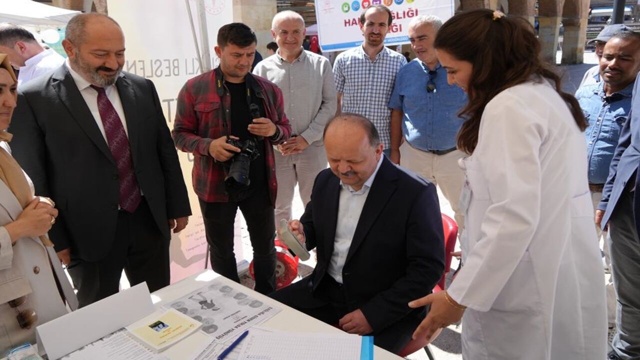 Tarihi Meydanda Sağlık Taraması (1)-1