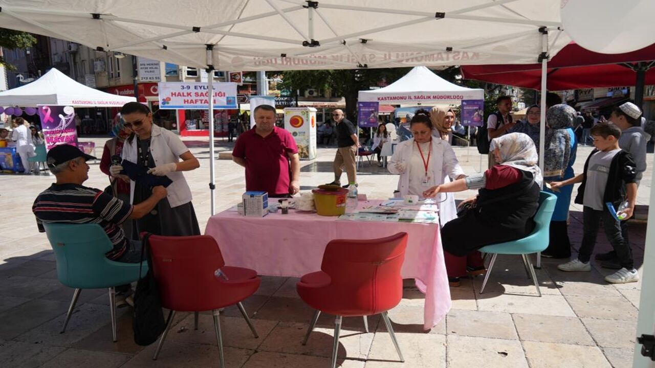 Tarihi Meydanda Sağlık Taraması (6)