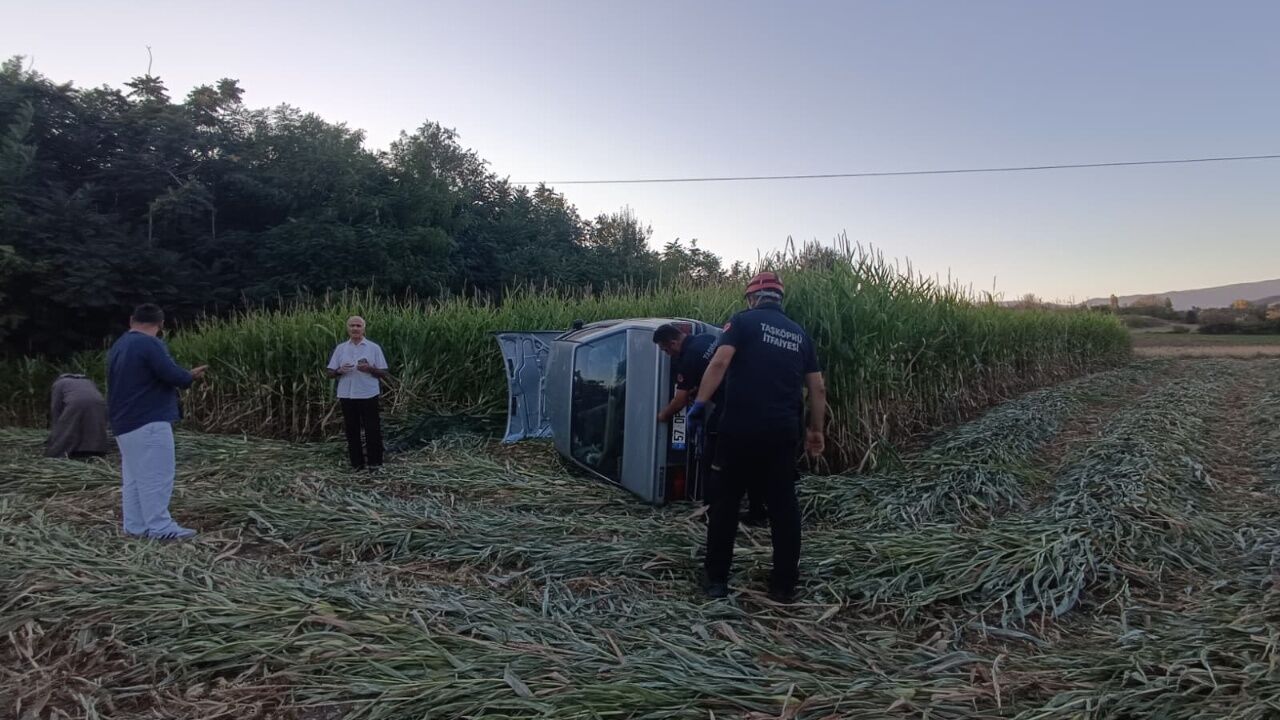 Taşköprü’de Korkutan Kaza Araç Tarlaya Devrildi