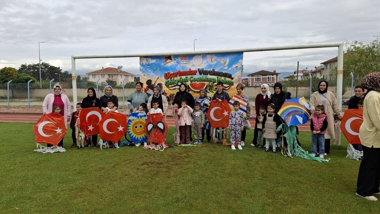 Taşköprü’de Uçurtmalar Gazzeli Çocuklar Için Havalandı (3)