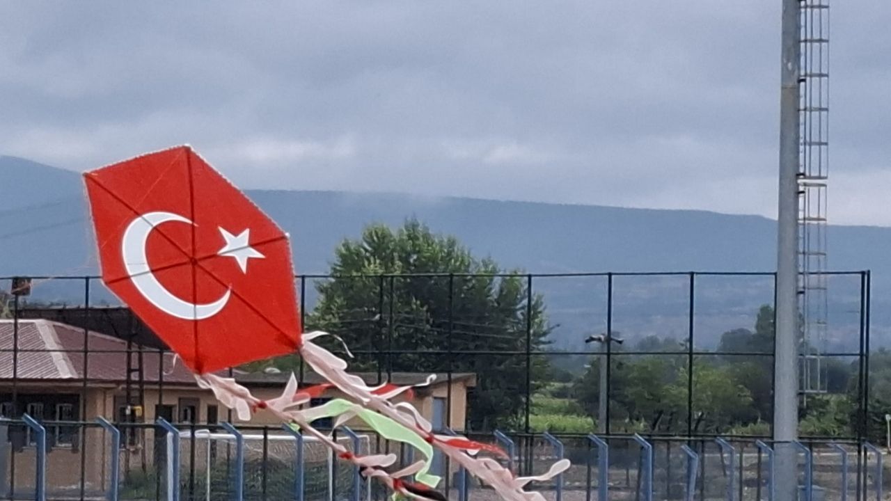 Taşköprü’de Uçurtmalar Gazzeli Çocuklar Için Havalandı (7)