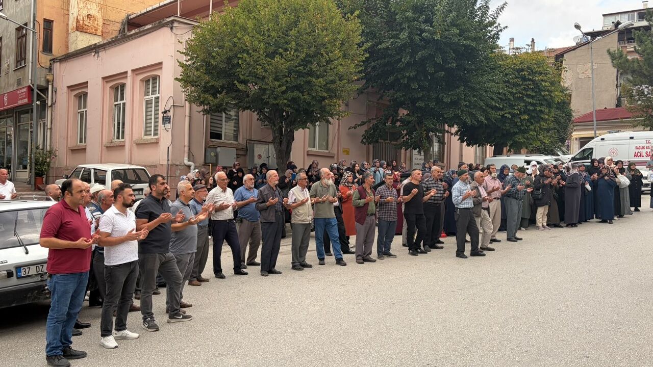Tosya’da 45 Kişilik Umre Kafilesi Dualarla Uğurlandı