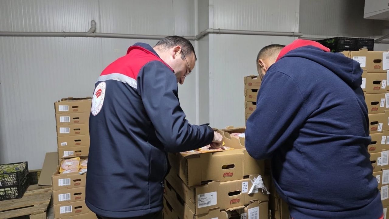 Tosya’da gıda işletmeleri denetlendi: Hijyen ve tarih kontrolü