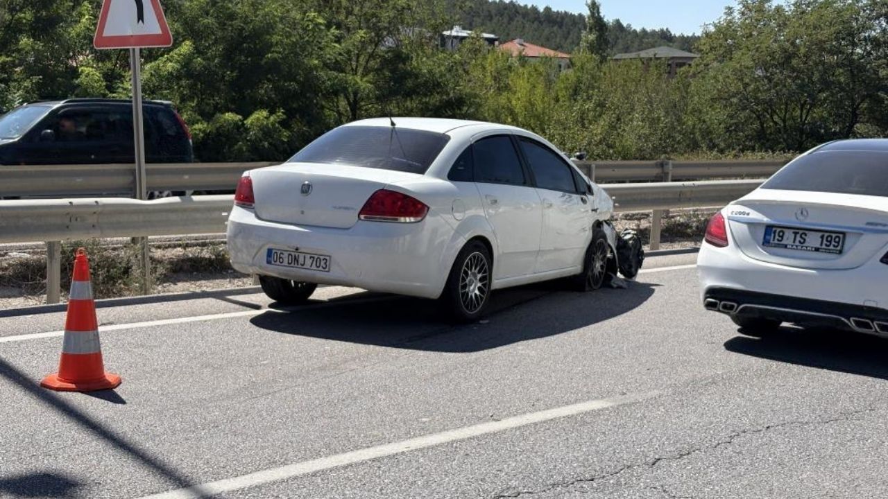 Üç Aracın Karıştığı Feci Kazada 5 Kişi Yaralandı (1)