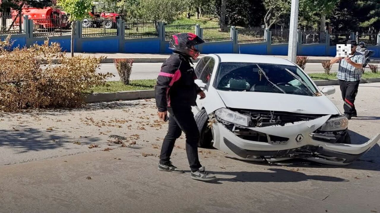 Üniversite Yolunda Kaza (2)
