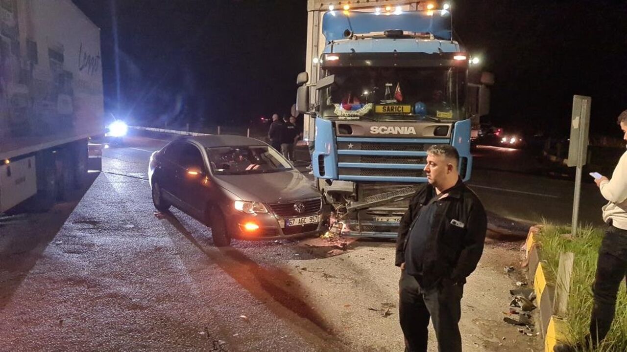 Kavşakta korkutan kaza: Trafik bir süre durdu