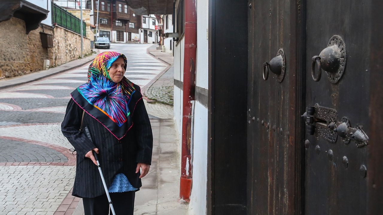 52 Yaşındaki Görme Engelli Nezihe Dalahmetoğlu (7)