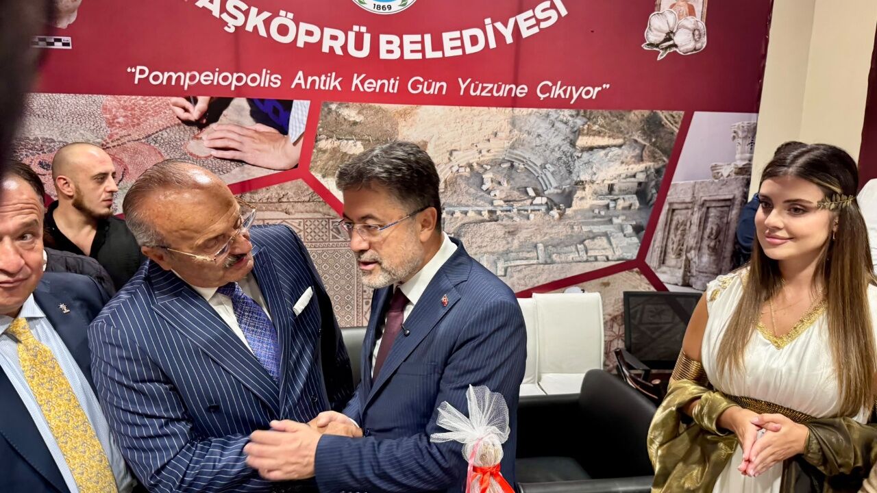 Bakan Yumaklı, Kastamonu Günleri’nde Taşköprü Standını Ziyaret Etti