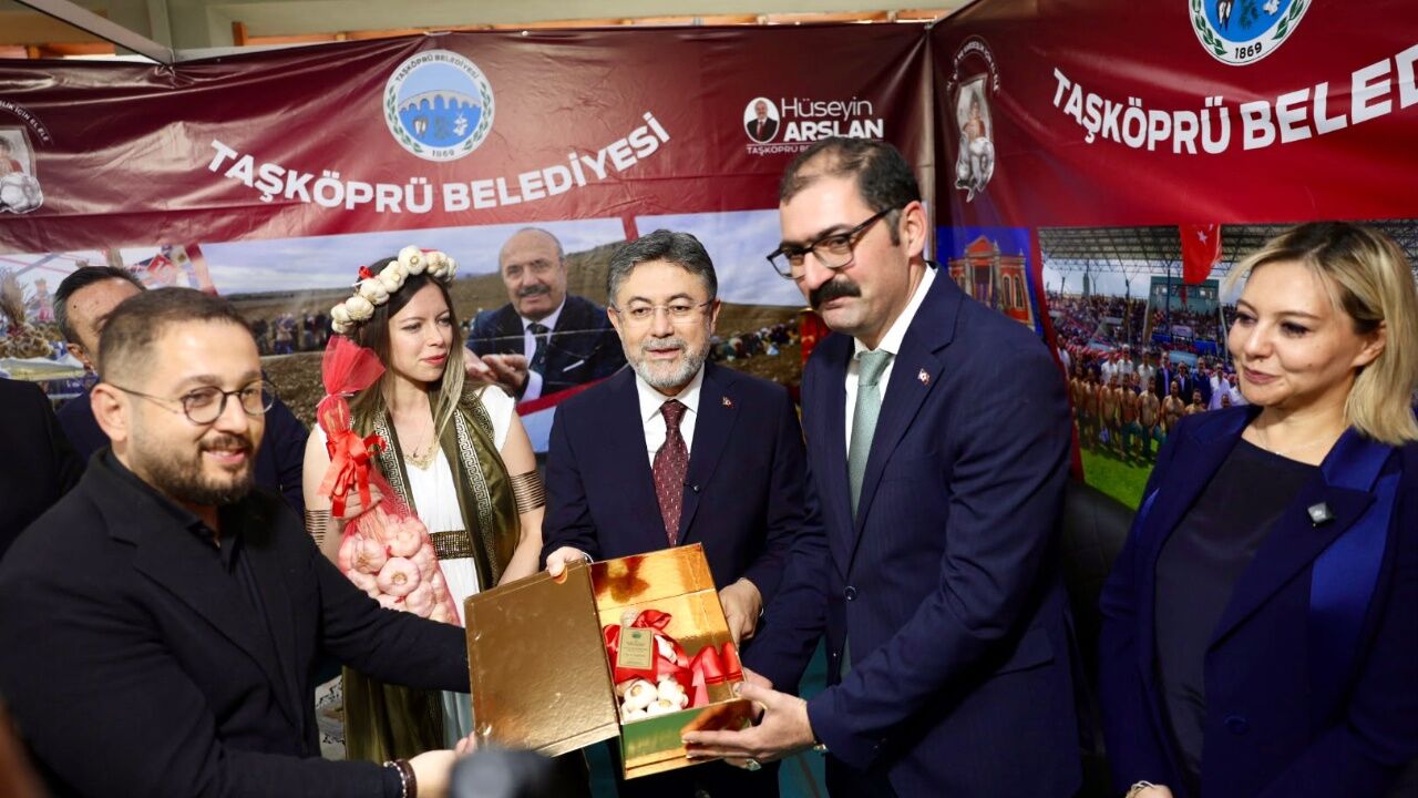 Bakan Yumaklı’dan Taşköprü Standına Ziyaret 1