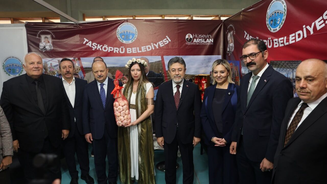 Bakan Yumaklı’dan Taşköprü Standına Ziyaret 2